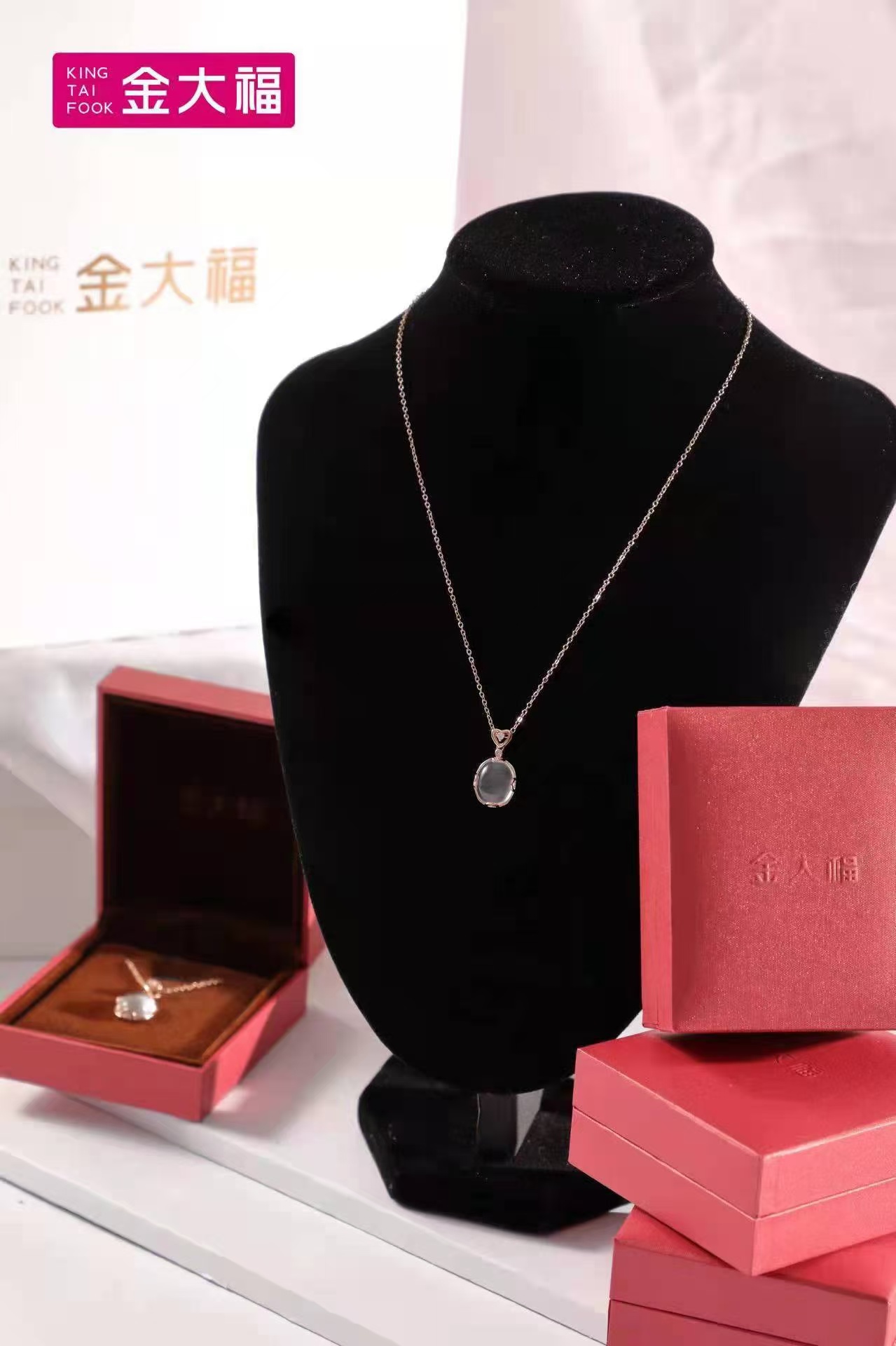 金大福玉白晶项链